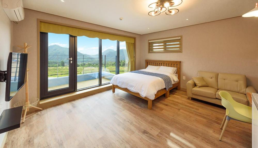 Bedroom 3, Gangneung Way to Gyeongpodae Pension, Gangneung