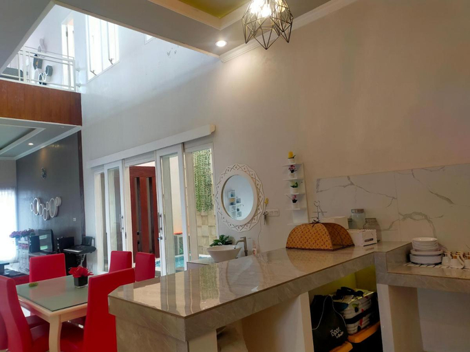 Others 3, Villa keluarga Pandansari, Malang