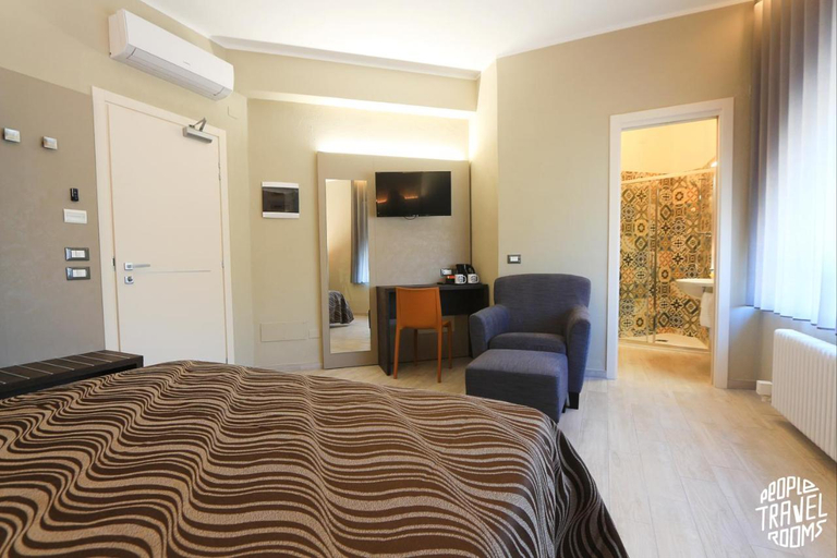 Bedroom 5, People Travel Rooms, Bologna