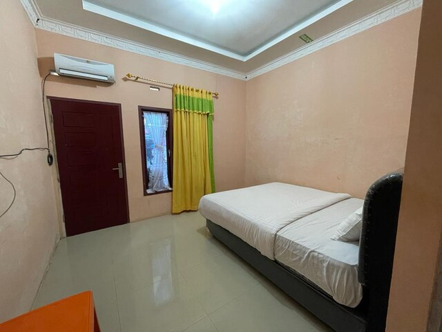 Bedroom 2, Hotel O Happy 777, Batam