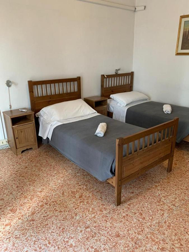Bedroom 2, Albergo Abruzzese, Rome