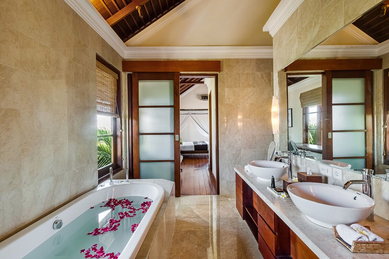 Bathroom 4, Cliffront Tropical Resort, Badung