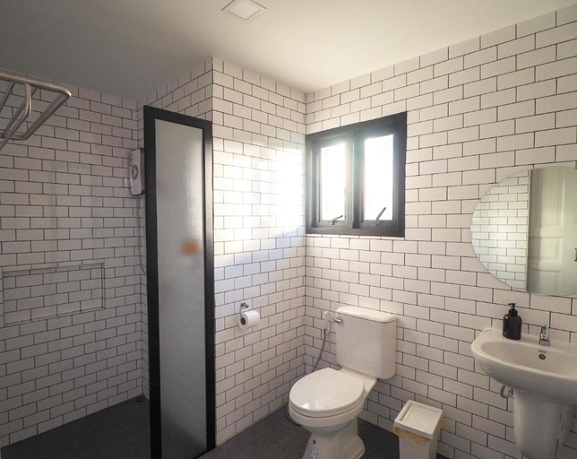 Bathroom 4, WIW Minihotel, Don Muang