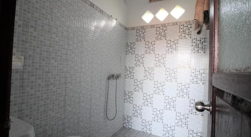 Bathroom 3, Villadevi, Pangandaran