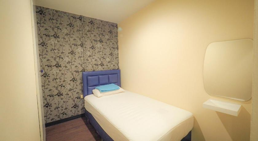 Bedroom 5, I-Sleep Silom Hostel, Bang Rak