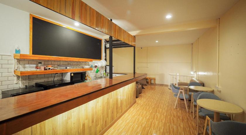 Food & Drinks, I-Sleep Silom Hostel, Bang Rak