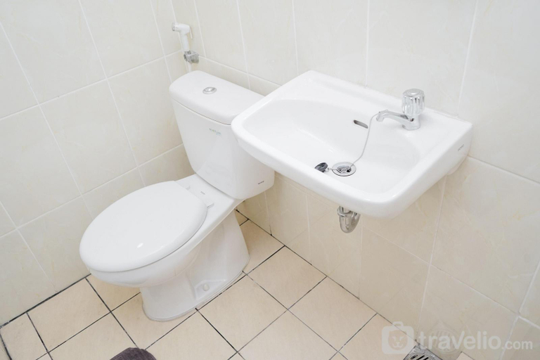 Bathroom 3, Comfort with Garden View Studio Apartment M-Town Residence, Tangerang