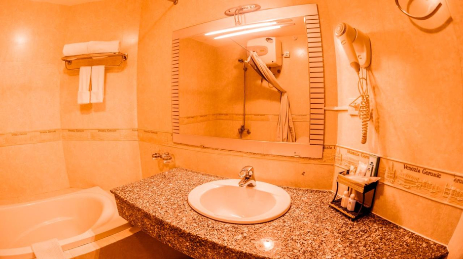Bathroom 3, Danang Pacific Hotel, Da Nang