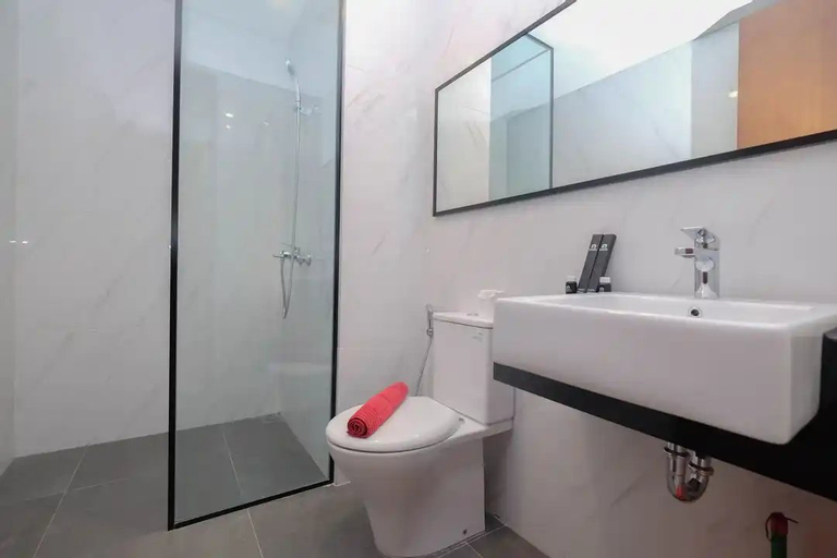 Bedroom 3, Elegant & Comfort 1BR Ciputra World 2 By Travelio, South Jakarta