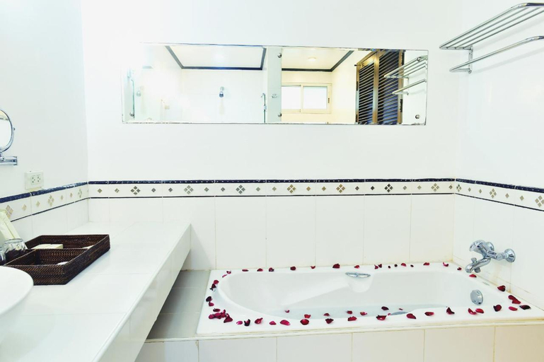 Bathroom 3, Real Maris Resort and Hotel, Malay