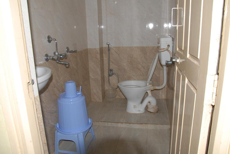 Bathroom 4, Hotel Bhavani Lodge, Hyderabad