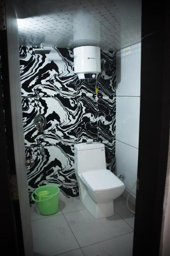 Bathroom 3, Hotel Lake Bridge, Udaipur