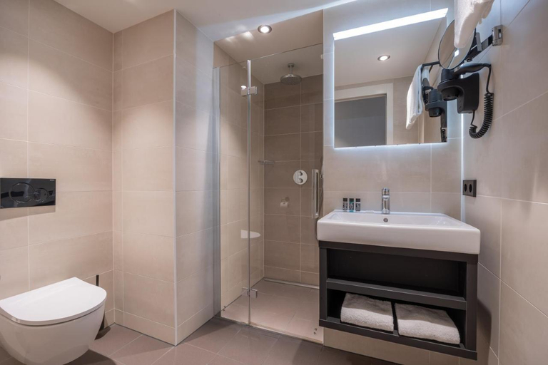 Bathroom 4, Boutique Hotel Corona, The Hague