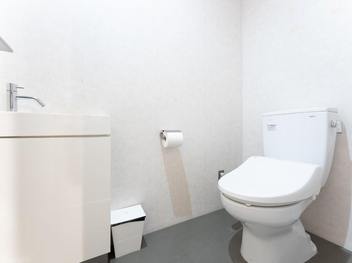 Bathroom, Hiromas Hostel Yokohama Chinatown, Yokohama