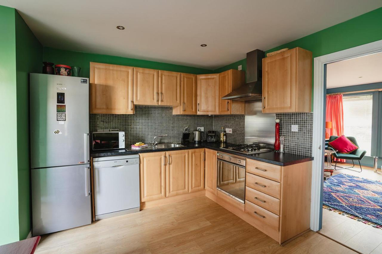 Others 4, Central Belfast Apartments: Unique Retreat in the East, Belfast