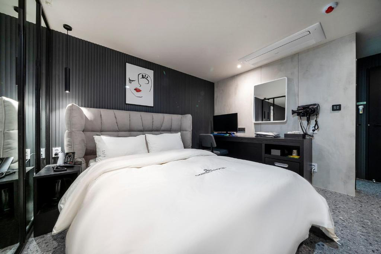 Bedroom 2, Gorilla Hotel the  Wonju, Wonju