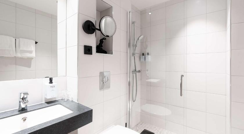 Bathroom 5, Scandic Torget Bergen, Bergen