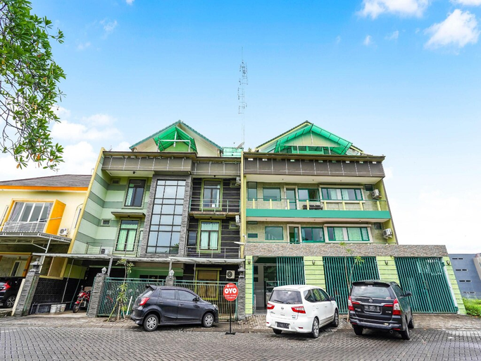 Exterior & Views, OYO 90651 Green House Citraland, Surabaya