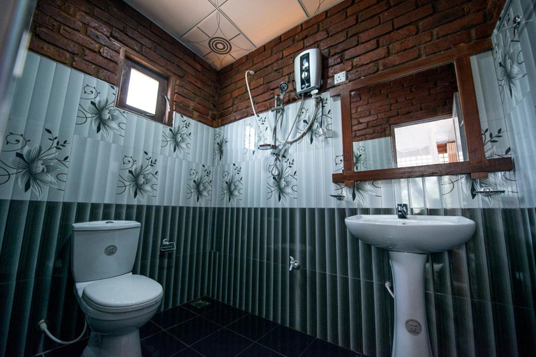 Bathroom 3, Apurvi Homestay, Ella