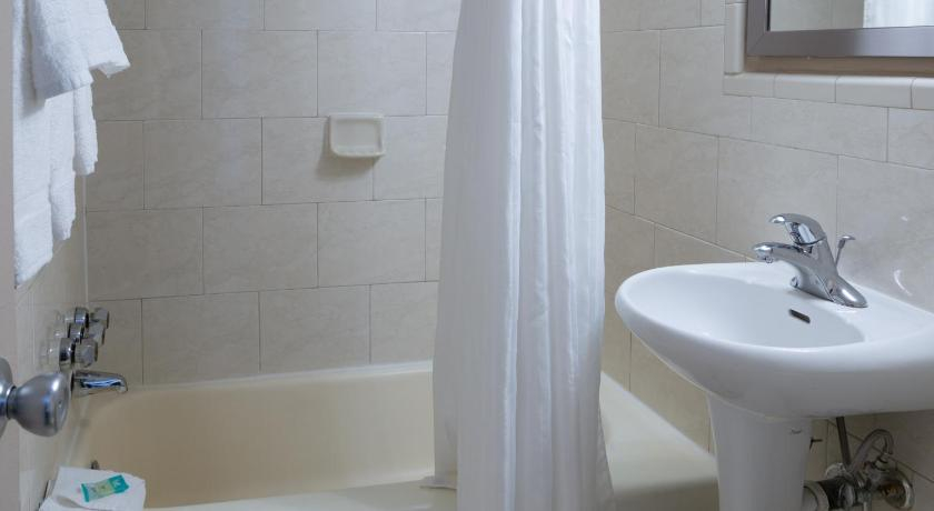 Bathroom 3, Hotel Pentagon, Arlington