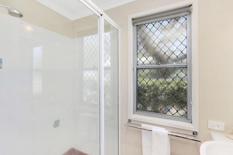 Bathroom 4, Reflections Massy Greene - Holiday Park, Byron