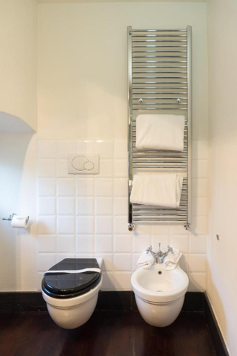 Bathroom 3, Villa Il Palagio, Florence