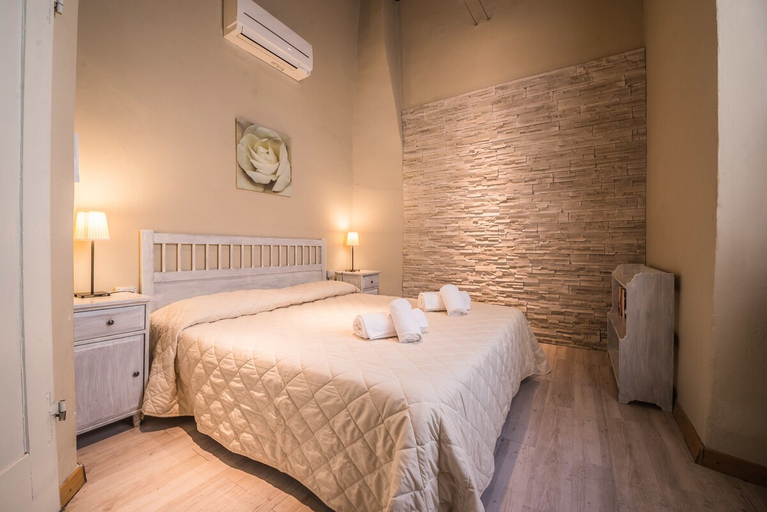 Bedroom 5, A Few Steps to The Duomo Enchanting 2BD Apt, Florence