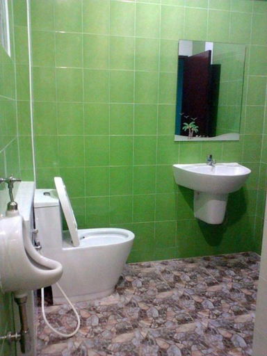 Bathroom 3, Baan Benjathip, Amphawa