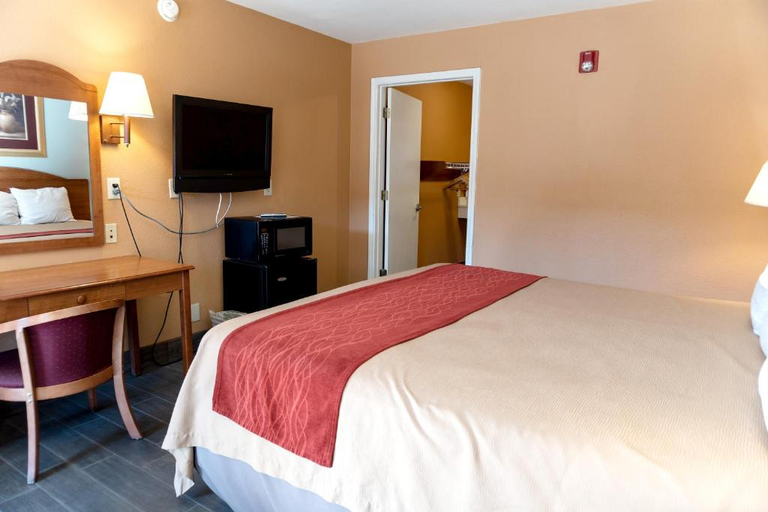Bedroom 3, Coratel Inn and Suites By Jasper Anthony, Harper