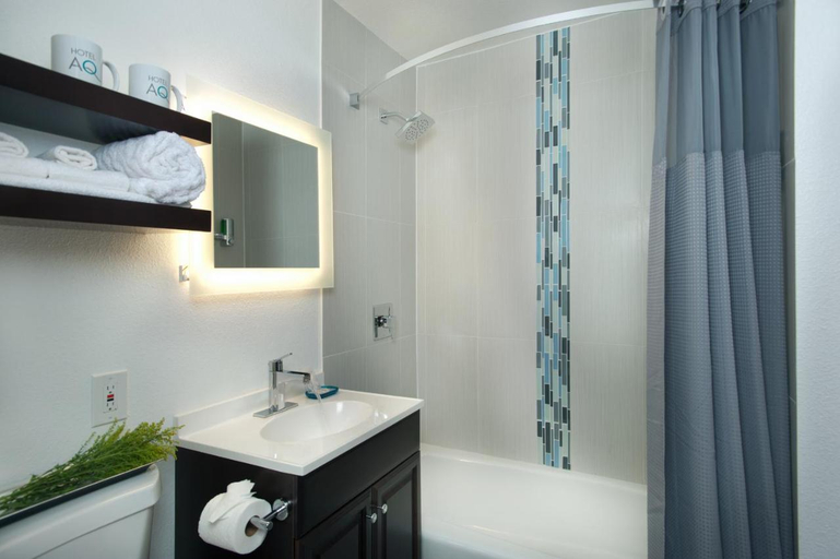 Bathroom 4, Hotel Aqua Mar, San Diego