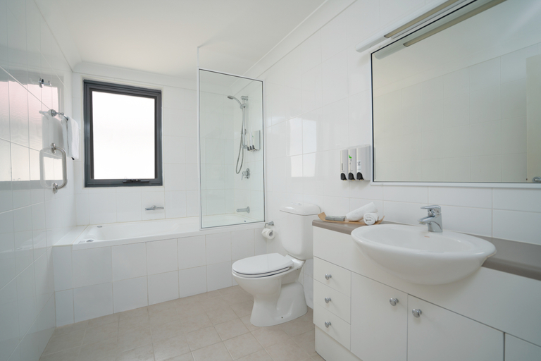 Bathroom 4, Leisure Inn Spires, Blue Mountains