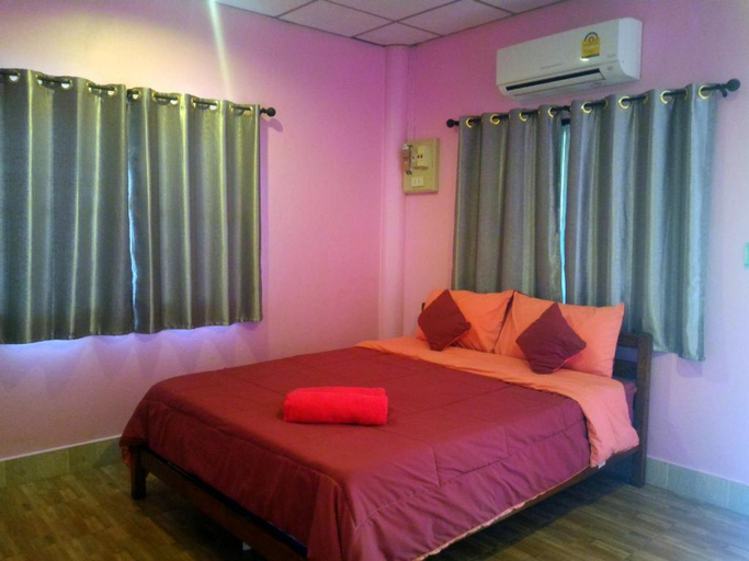 Bedroom 2, Baan Benjathip, Amphawa