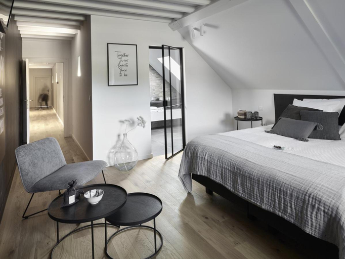 Bedroom 3, Ask Lily, Antwerpen