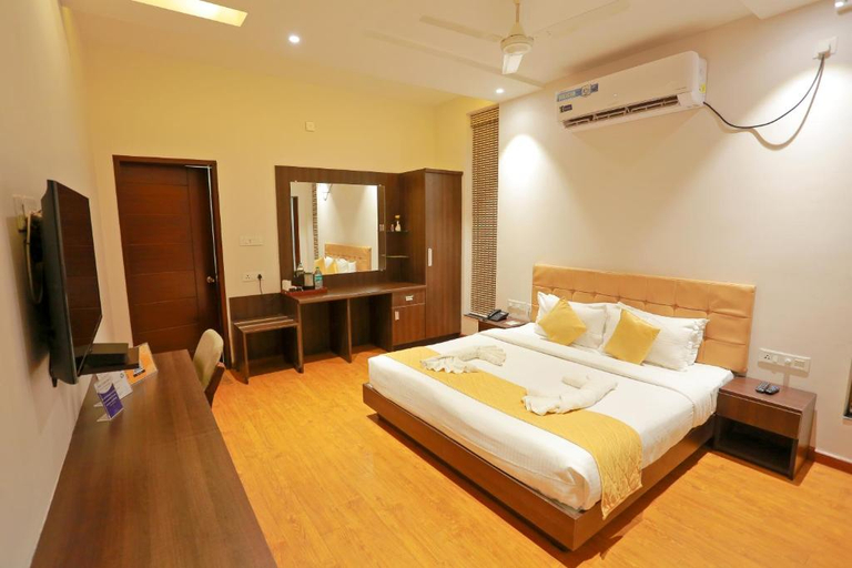 Bedroom 2, Grand Signature Hotel & Spa, Salem