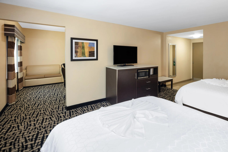Bedroom 2, Holiday Inn POUGHKEEPSIE by IHG, Dutchess