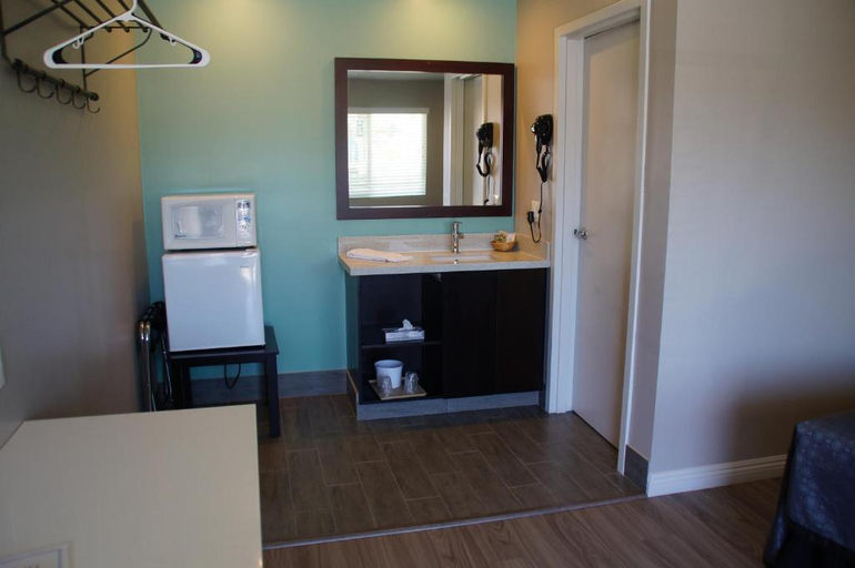 Bathroom 3, Beach Inn Motel, Los Angeles
