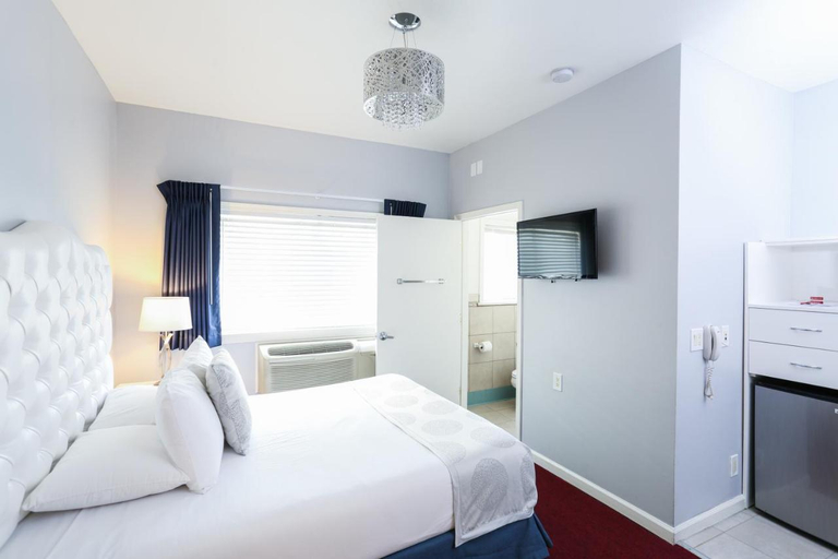 Bedroom 3, The Hotel Hollywood, Los Angeles