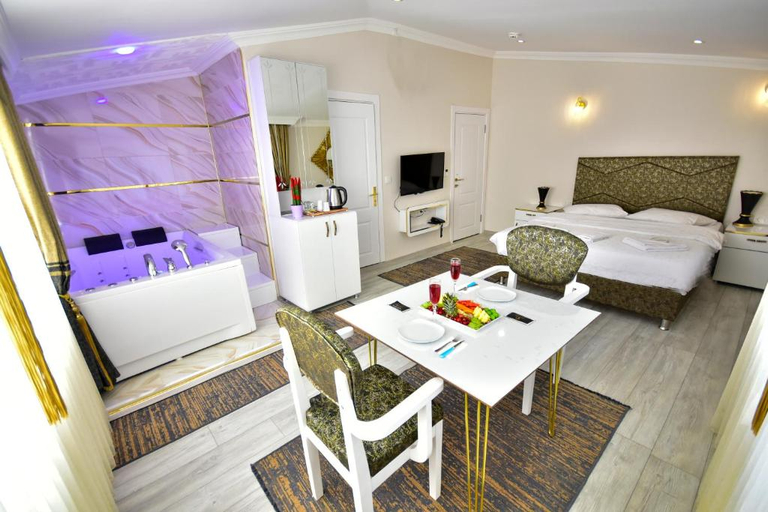 Others 3, Loca Suit Otel, Pendik
