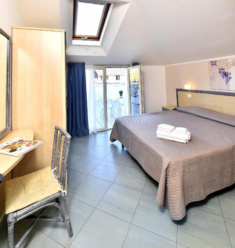 Bedroom 3, Hotel Doria, Rimini