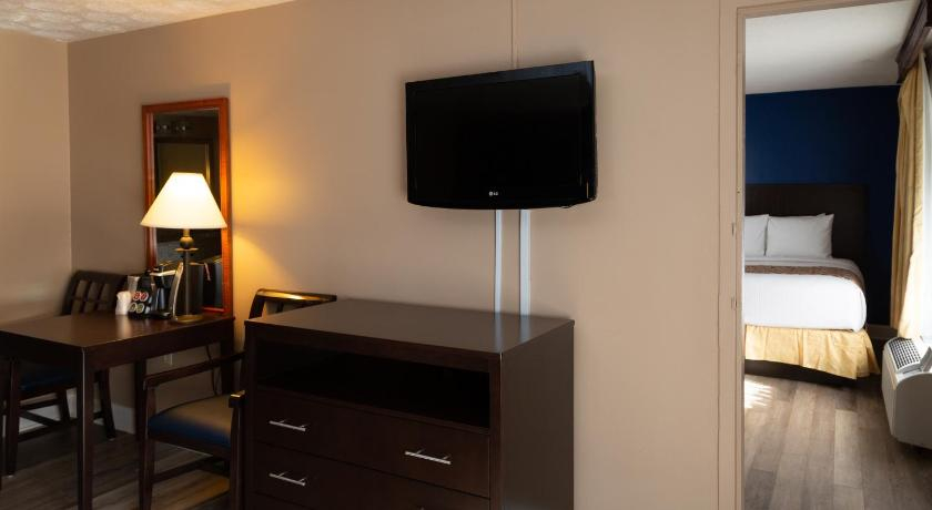 Bedroom 2, Hotel Pentagon, Arlington