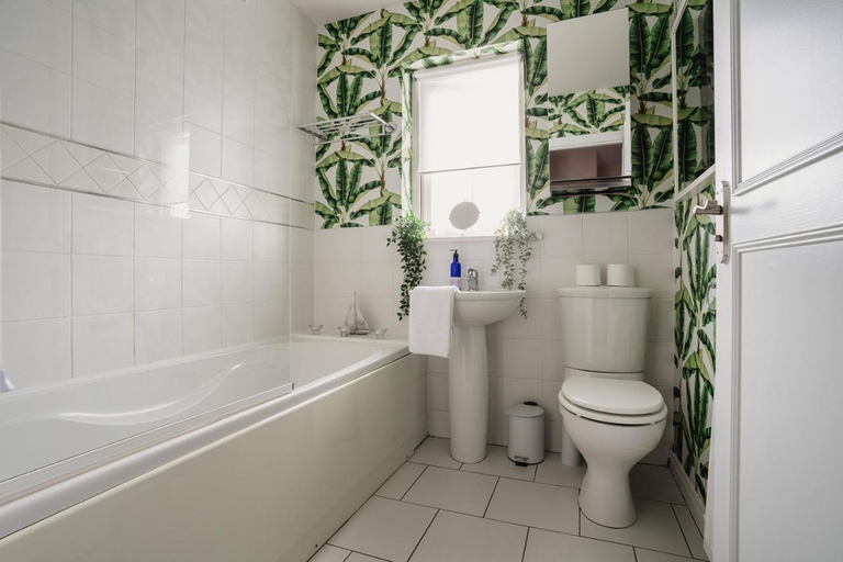 Bathroom 3, Central Belfast Apartments: Unique Retreat in the East, Belfast