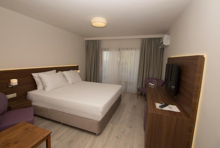 Bedroom 3, Neopol Hotel Deluxe, Kuşadası