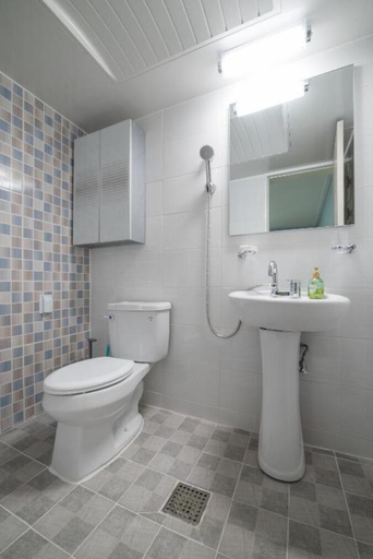 Bathroom, Dream Trip Guest House, Jung