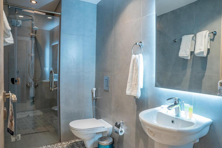 Bathroom 4, Liv weibdeh, Wadi Essier