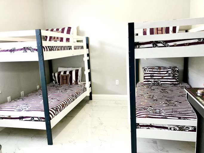 Bedroom 3, 301 - Super Clean & Beautiful. Pools, Gym, Lake, Orange