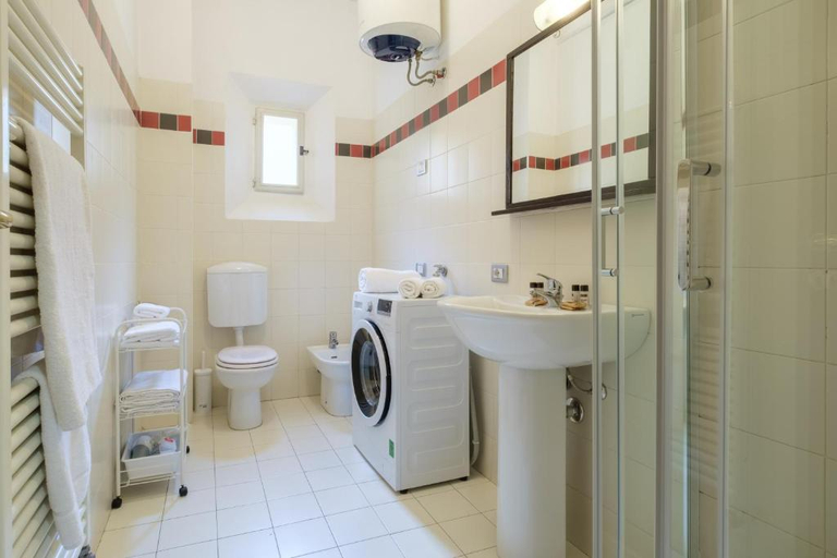 Bathroom 3, Residenza Ariosto, Bologna