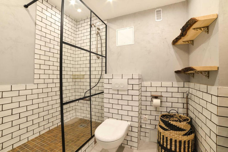 Bathroom 2, The Majestic Garden Suite, Paris