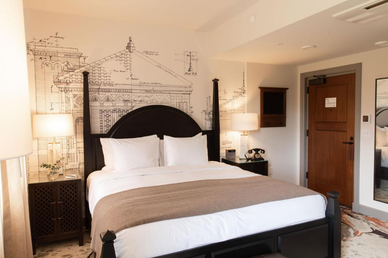 Bedroom 3, The Lodge at St Edward Park, King