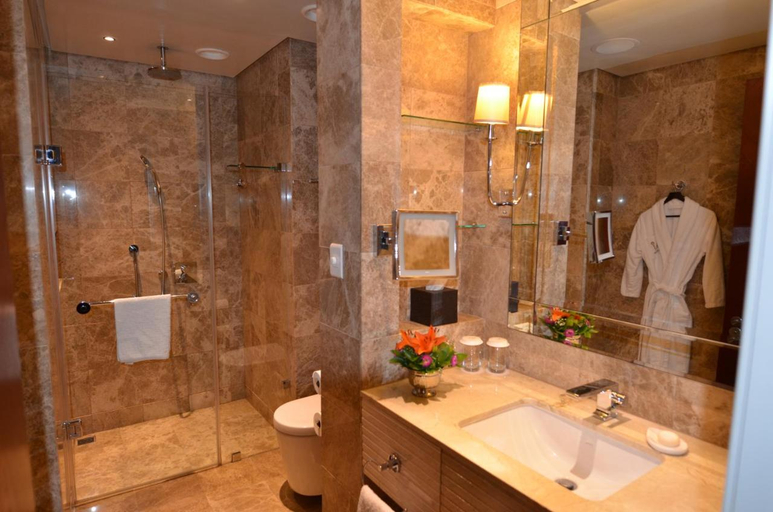Bathroom 4, Taj Luxury Suite, City of Cape Town