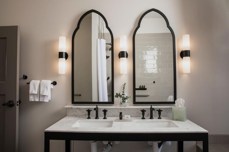 Bathroom 4, The Lodge at St Edward Park, King